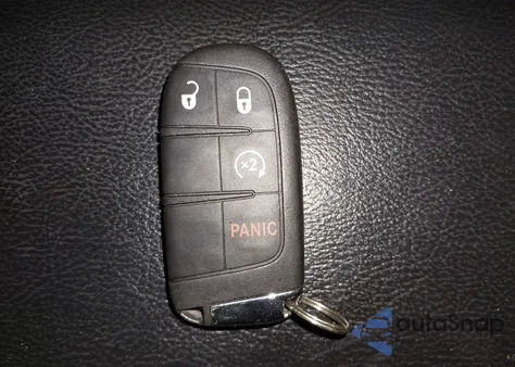 2018 Jeep Compass Latitude 4X4 z USA, uszkodzony, nr VIN 3C4NJDBB7JT114185